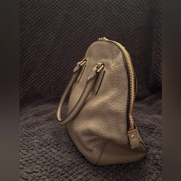 Burberry Black Bag with Gold Zipper - Picture 6 of 8